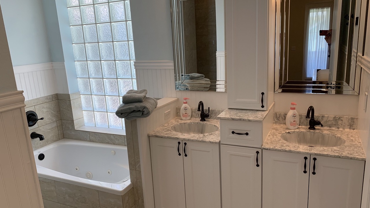 Photo of Bathroom in Edgewater