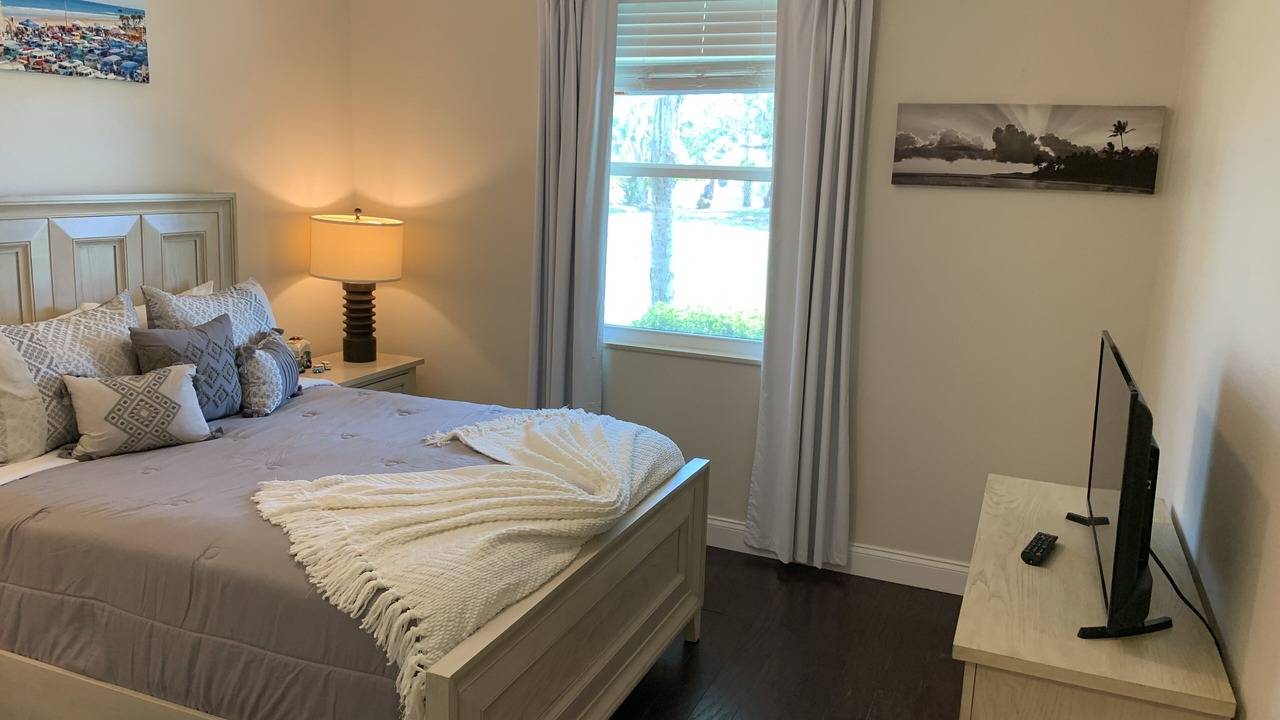 Photo of Bedroom in Edgewater