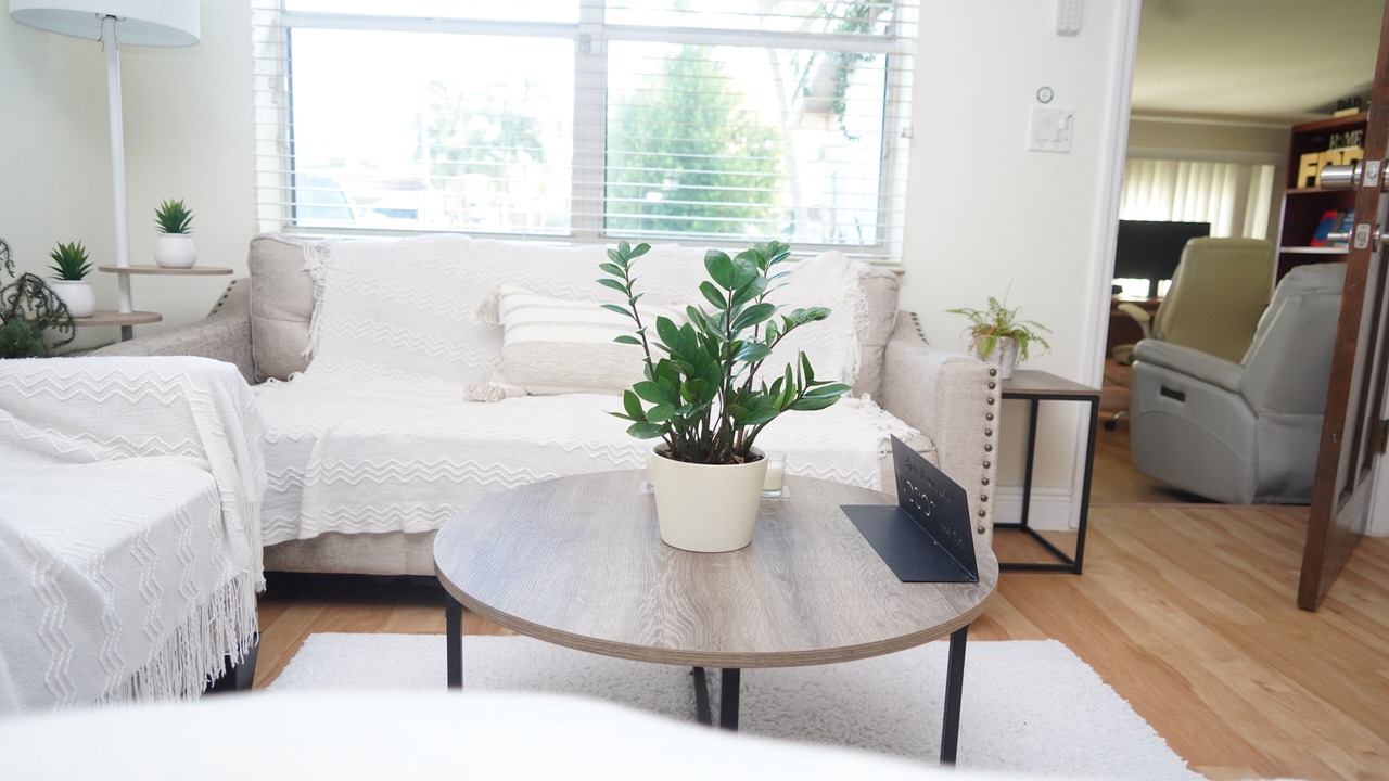 Photo of Livingroom in North Lauderdale