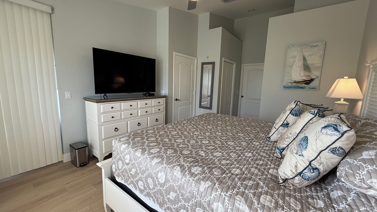 Photo of Bedroom in Stoneybrook