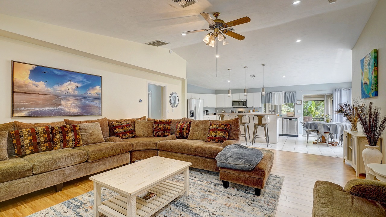 Photo of Livingroom in Saint James City