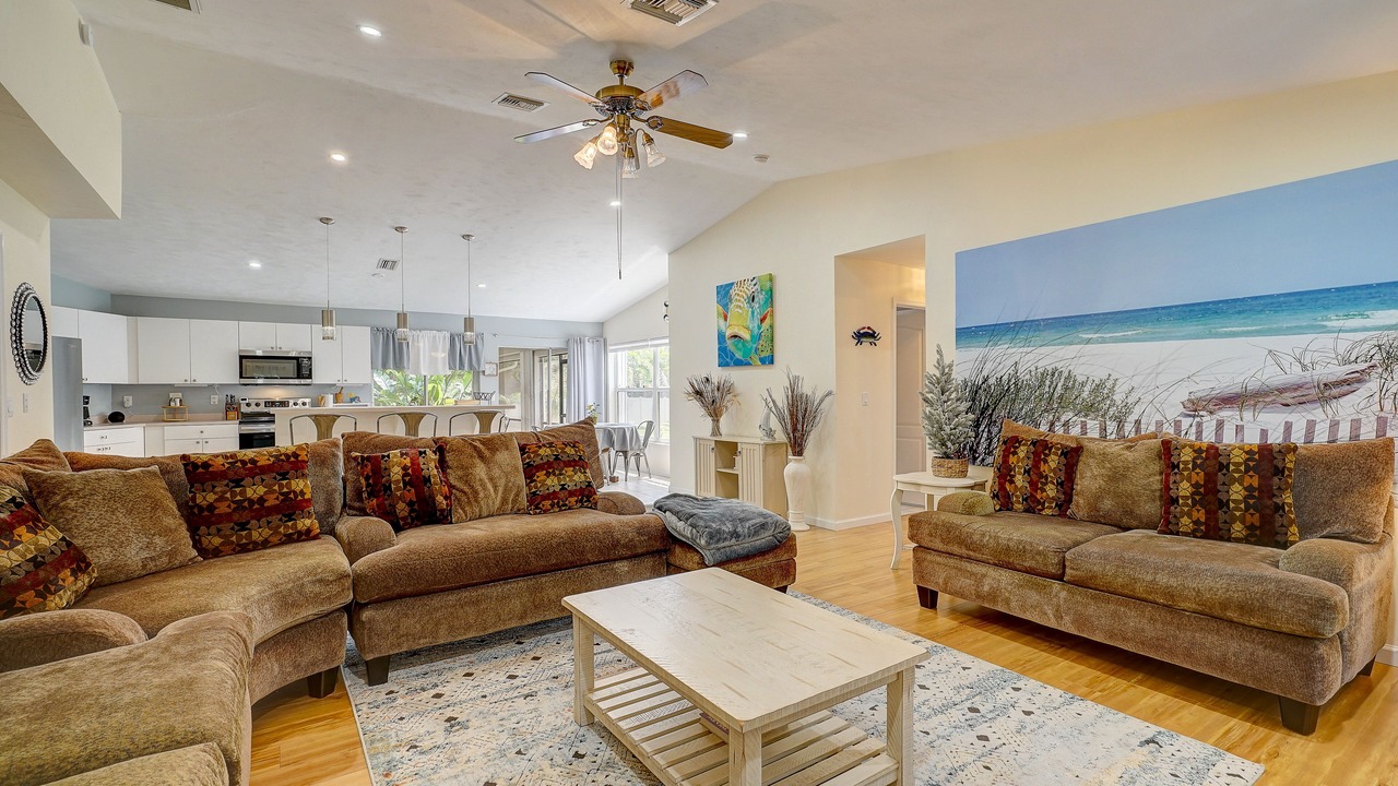 Photo of Livingroom in Saint James City