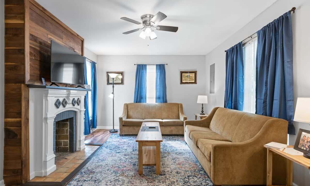 Photo of Livingroom in Chattanooga