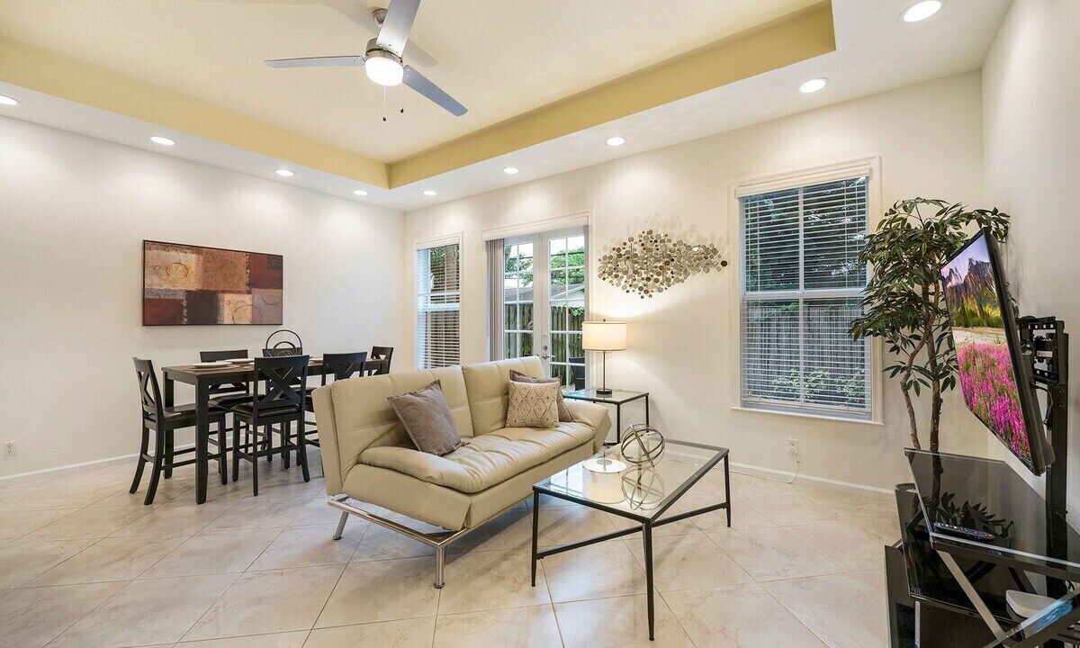 Photo of Livingroom in Sailboat Bend