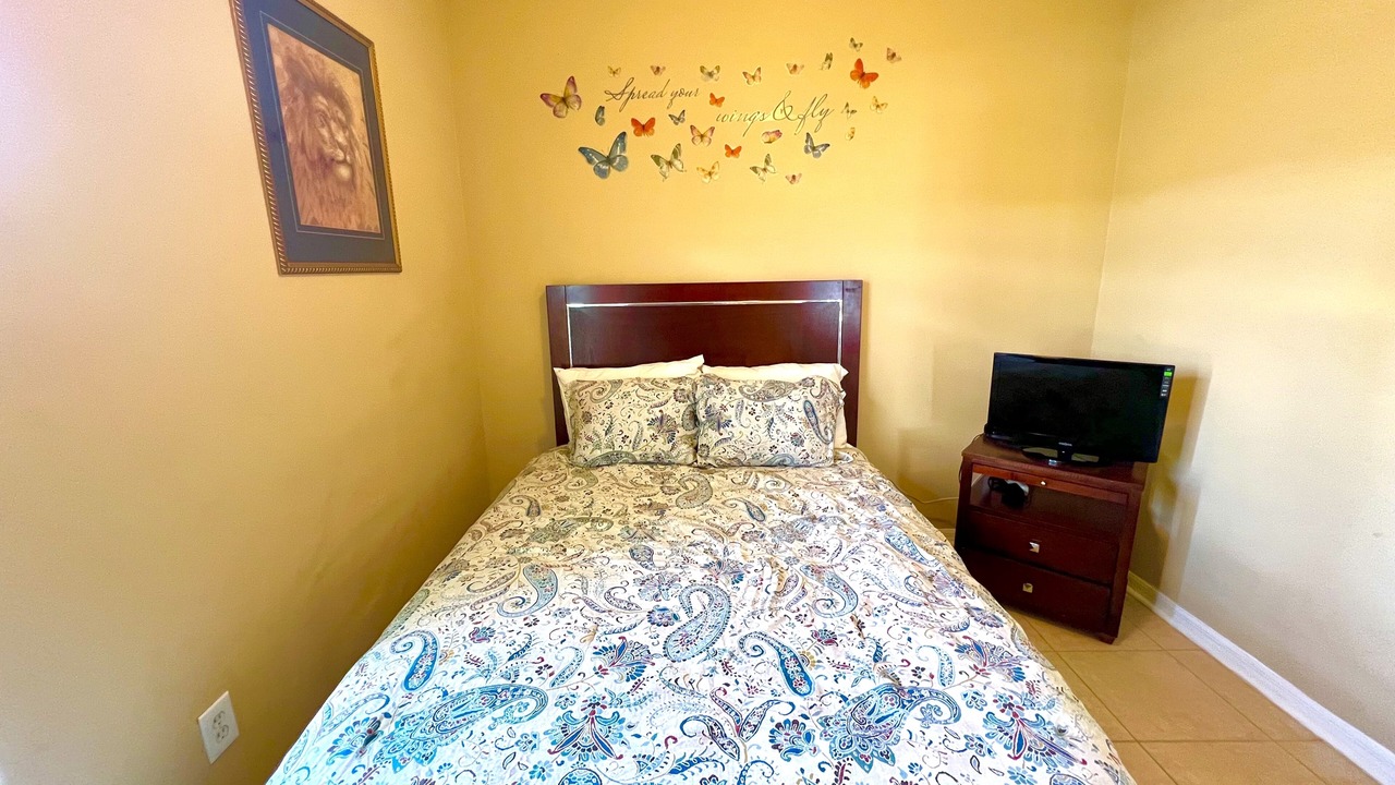 Photo of Bedroom in Crescent Lakes