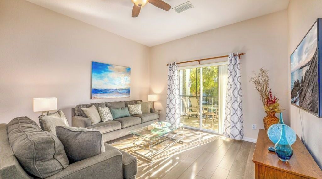 Photo of Livingroom in Bahama Bay