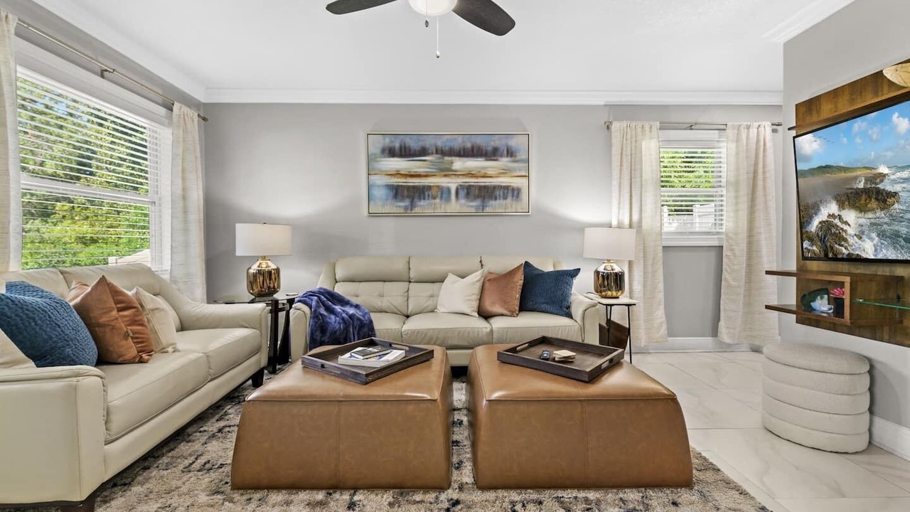 Photo of Livingroom in Carver City - Lincoln Gardens