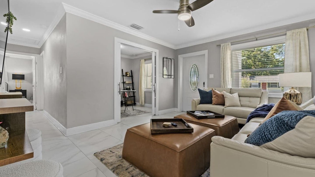 Photo of Livingroom in Carver City - Lincoln Gardens