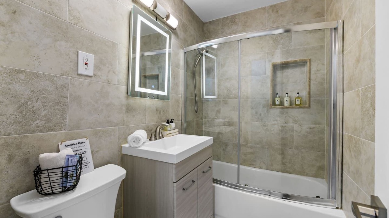 Photo of Bathroom in Carver City - Lincoln Gardens