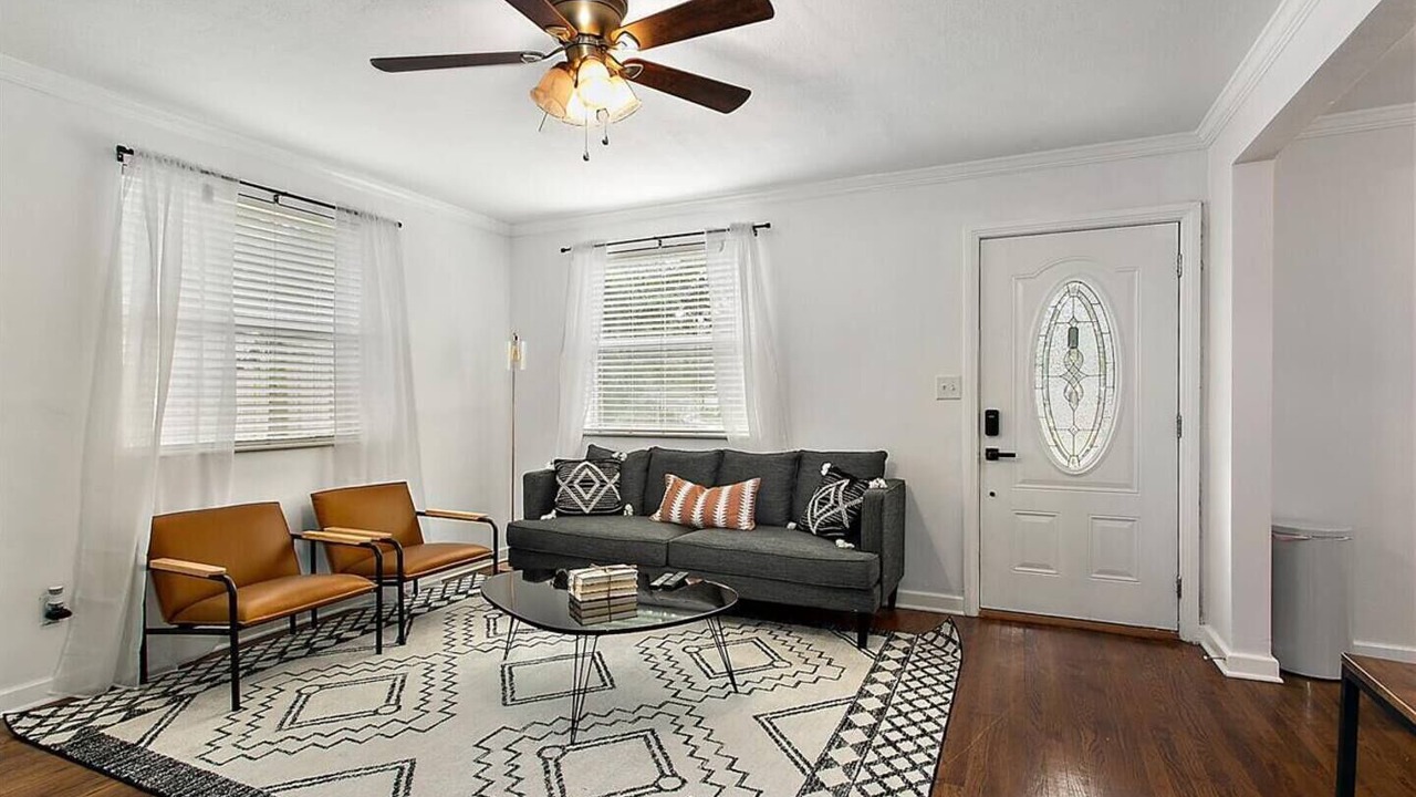 Photo of Livingroom in Jacksonville