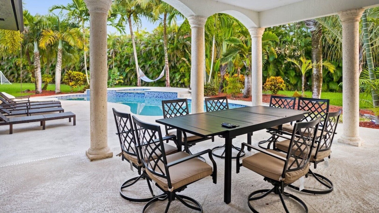 Photo of Outdoor in Pinecrest