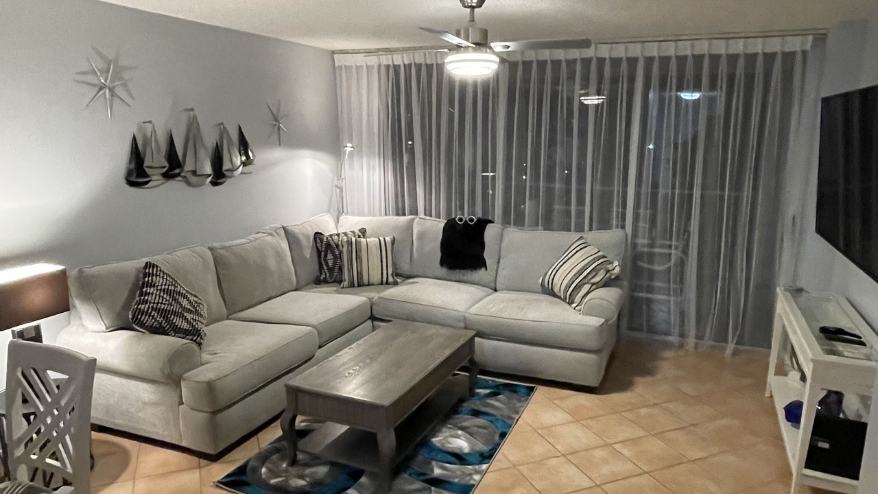 Photo of Livingroom in Jupiter Bay