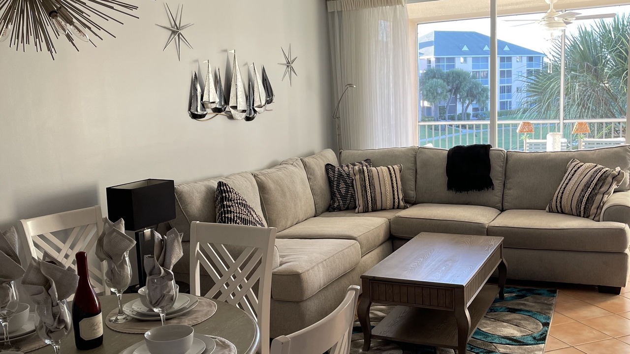 Photo of Livingroom in Jupiter Bay