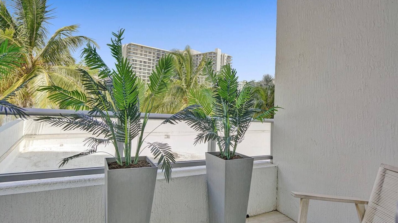 Photo of Outdoor in Hallandale Beach