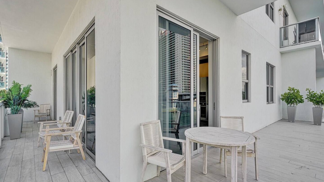 Photo of Outdoor in Hallandale Beach