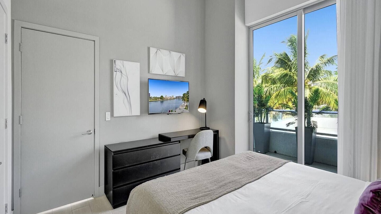 Photo of Bedroom in Hallandale Beach