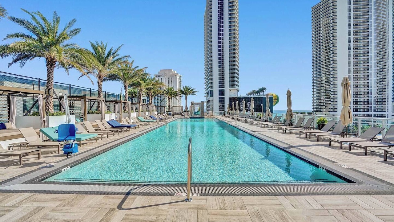Photo of Outdoor in Hallandale Beach