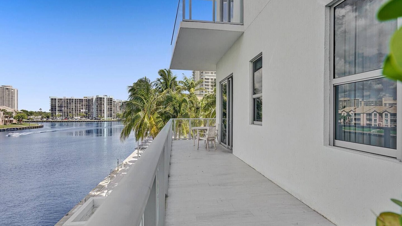 Photo of Outdoor in Hallandale Beach
