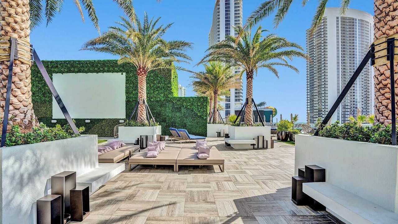 Photo of Outdoor in Hallandale Beach