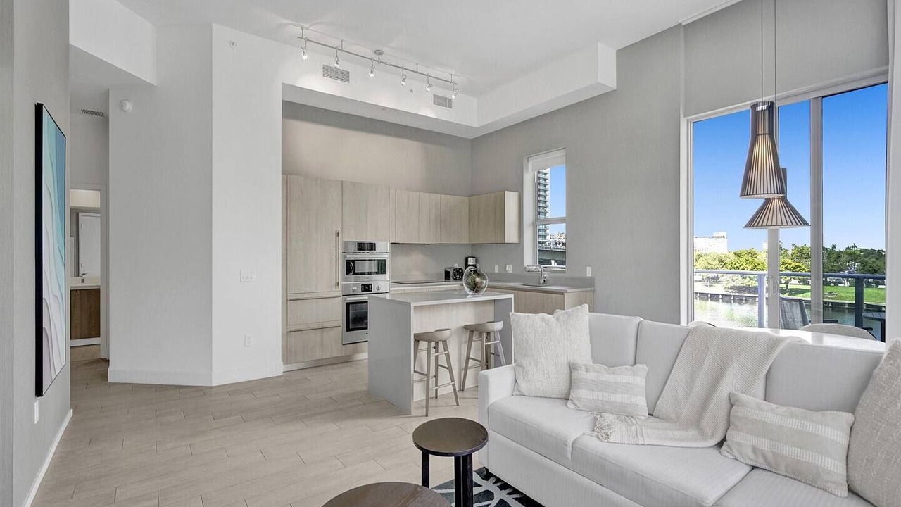 Photo of Livingroom in Hallandale Beach