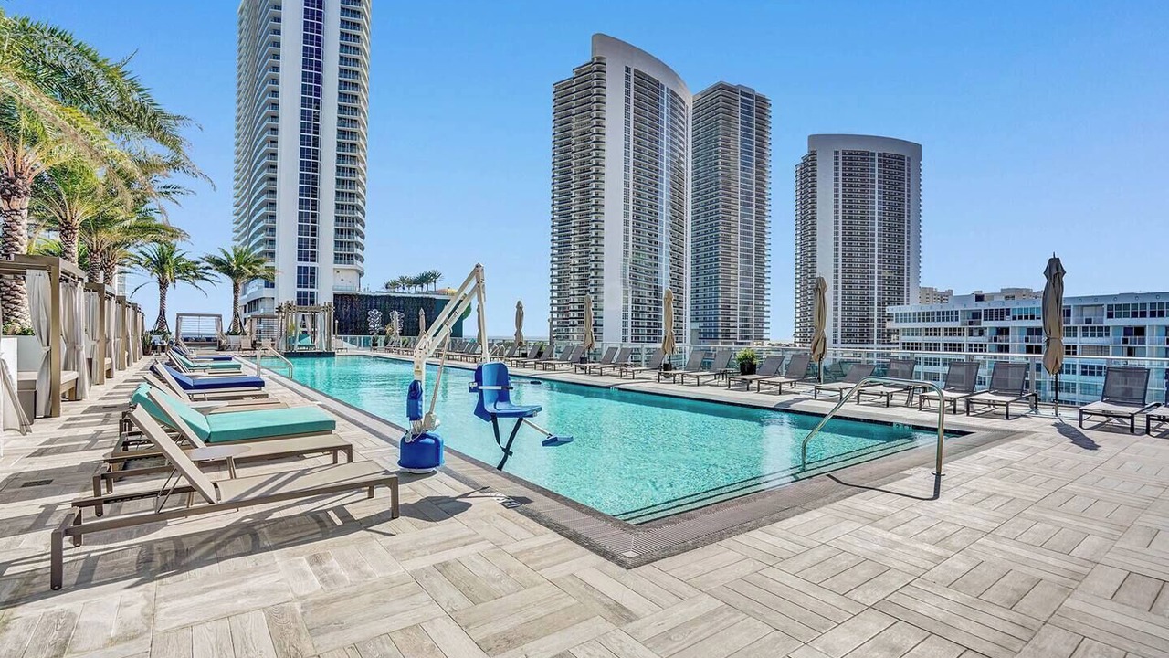 Photo of Outdoor in Hallandale Beach