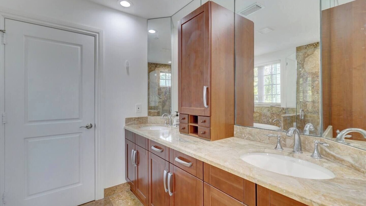 Photo of Bathroom in Colee Hammock