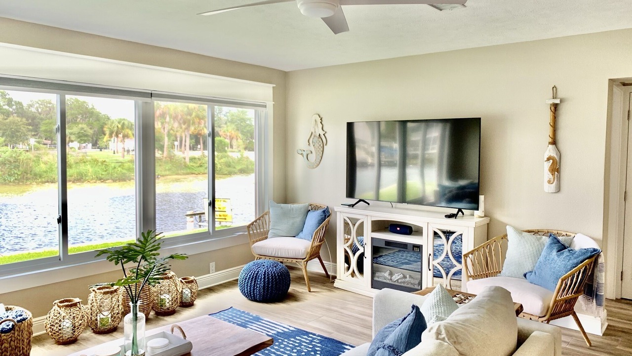 Photo of Livingroom in Springs at Kings Bay