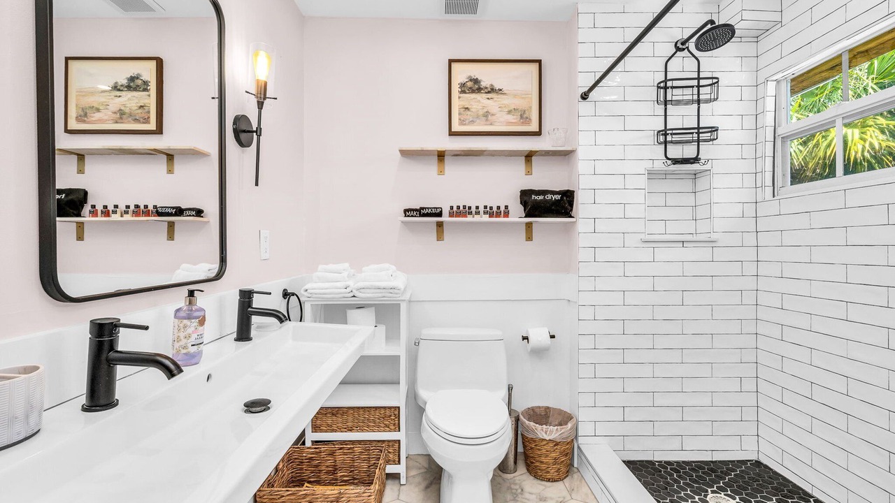 Photo of Bathroom in Flamingo Parks