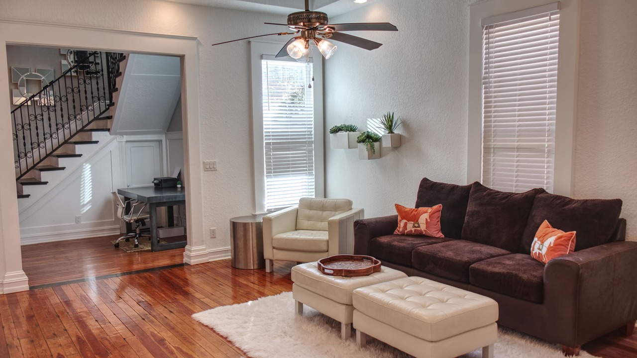 Photo of Livingroom in Historic District