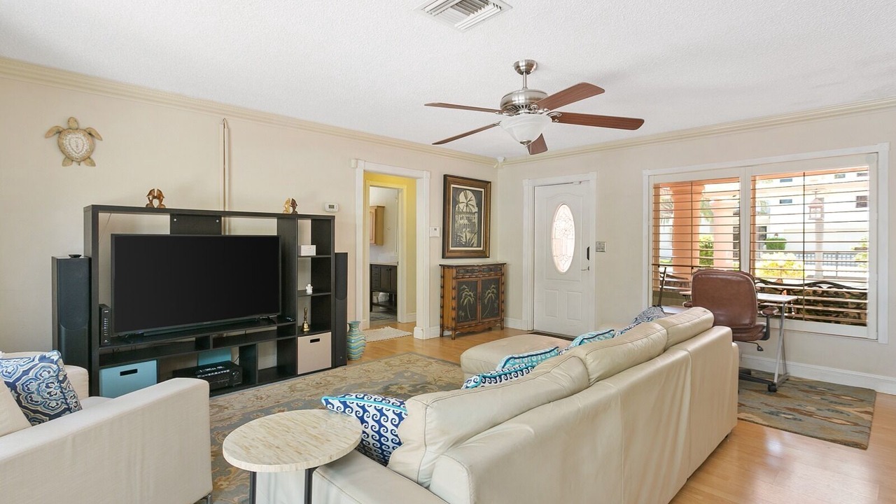 Photo of Livingroom in Pompano Isles