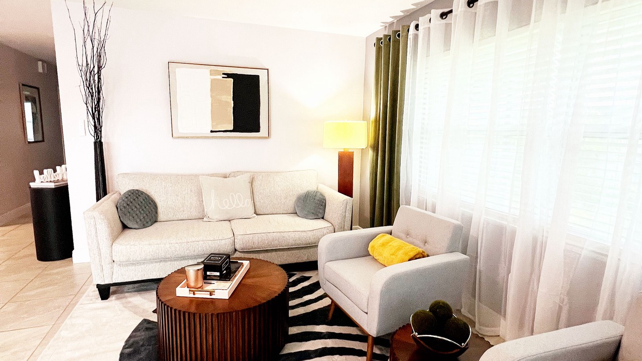 Photo of Livingroom in Edgewater