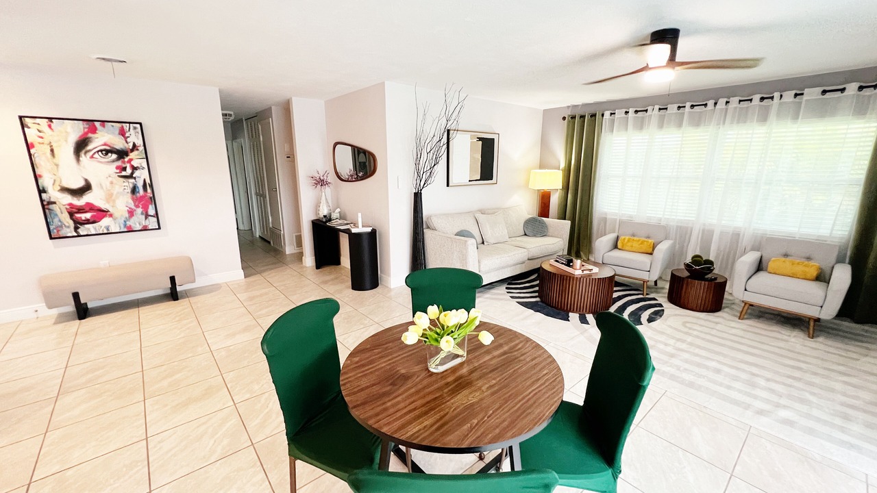 Photo of Livingroom in Edgewater