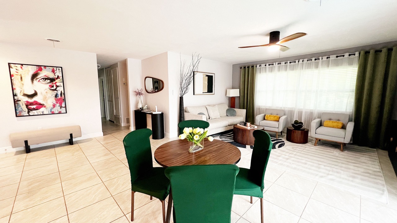 Photo of Livingroom in Edgewater