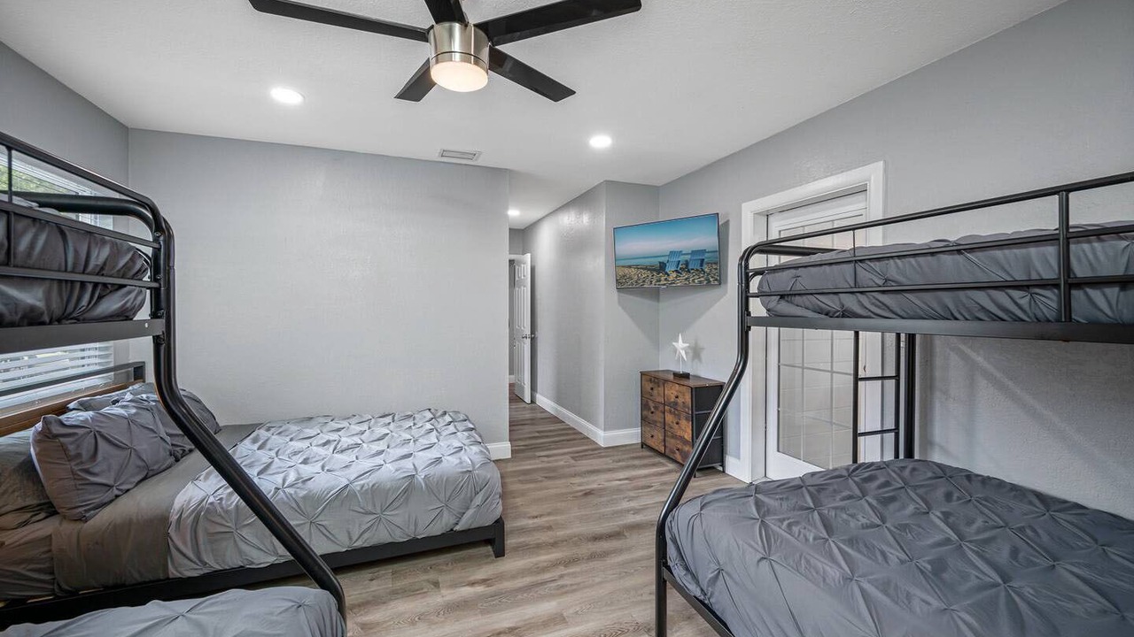 Photo of Bedroom in Bearss Plaza