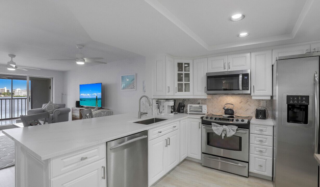Photo of Kitchen in Vanderbilt Beach