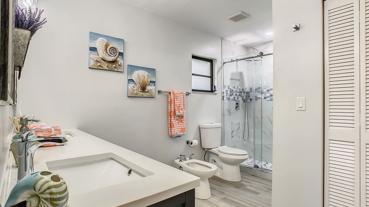 Photo of Bathroom in Kings Lake