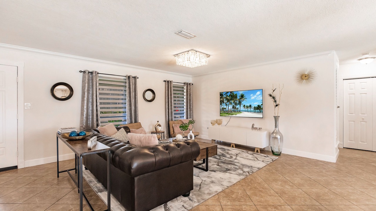 Photo of Livingroom in Edgewater