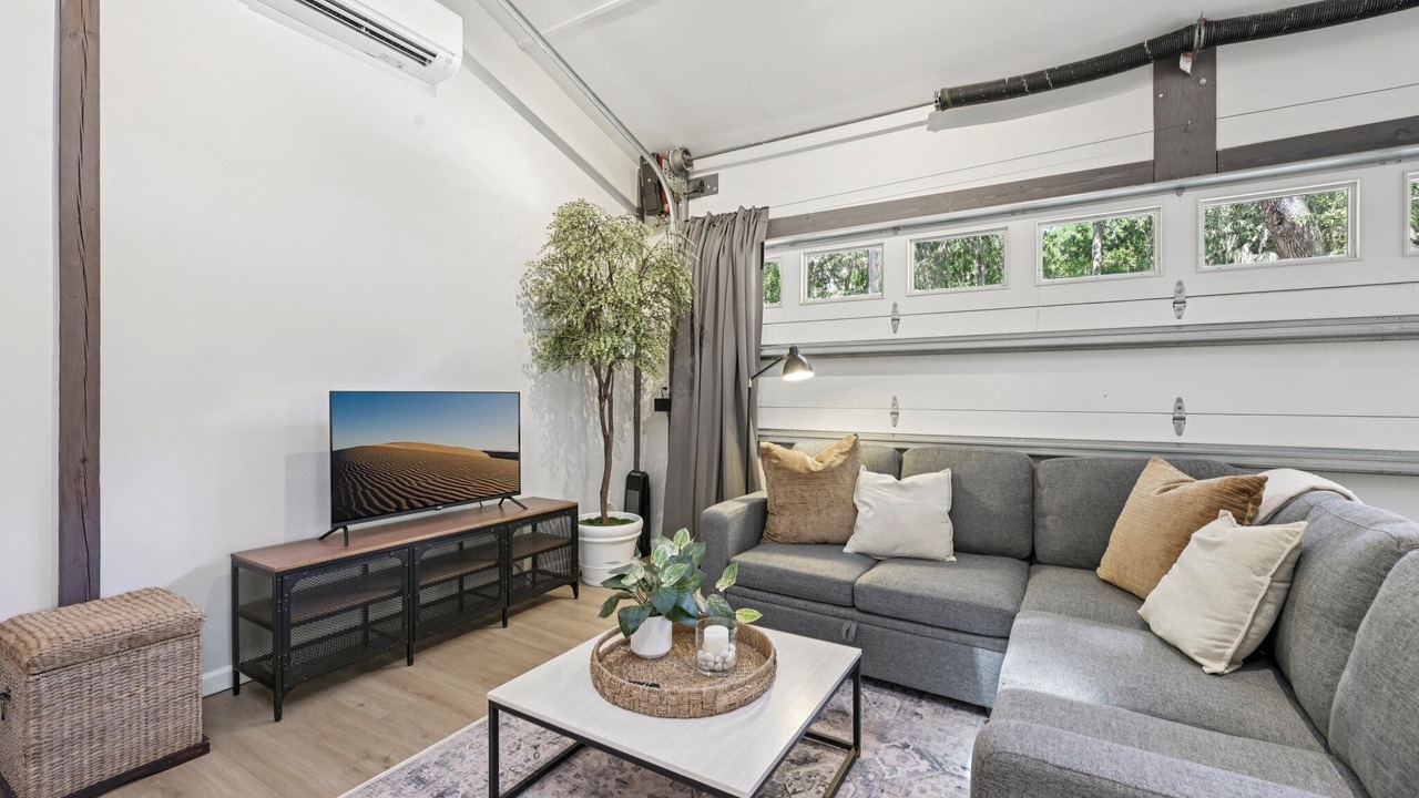 Photo of Livingroom in Mandarin