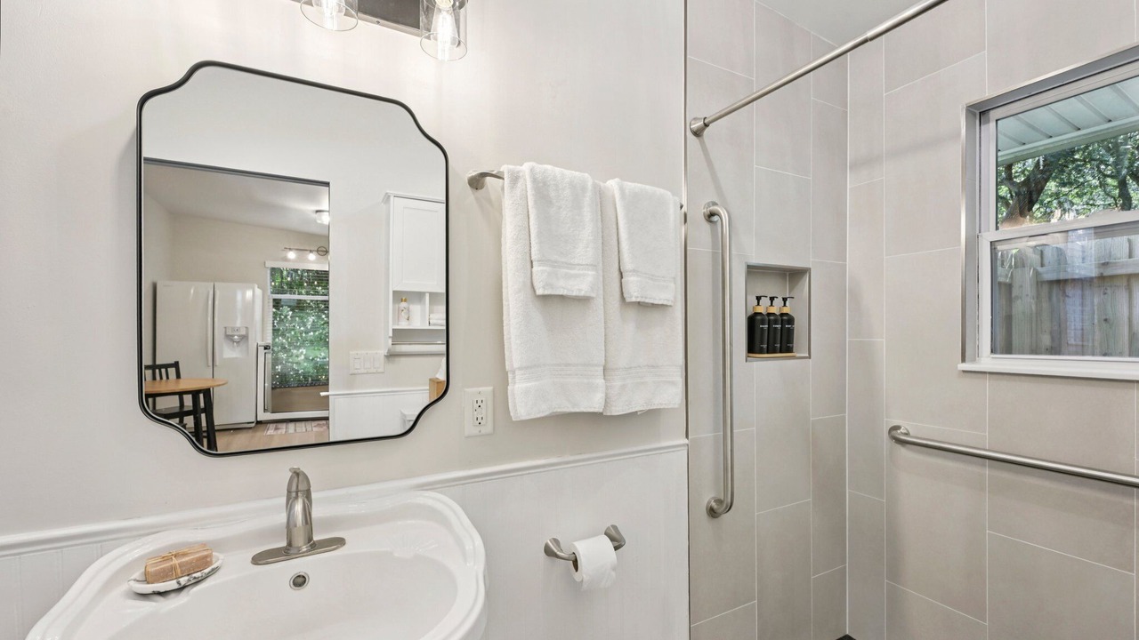 Photo of Bathroom in Mandarin