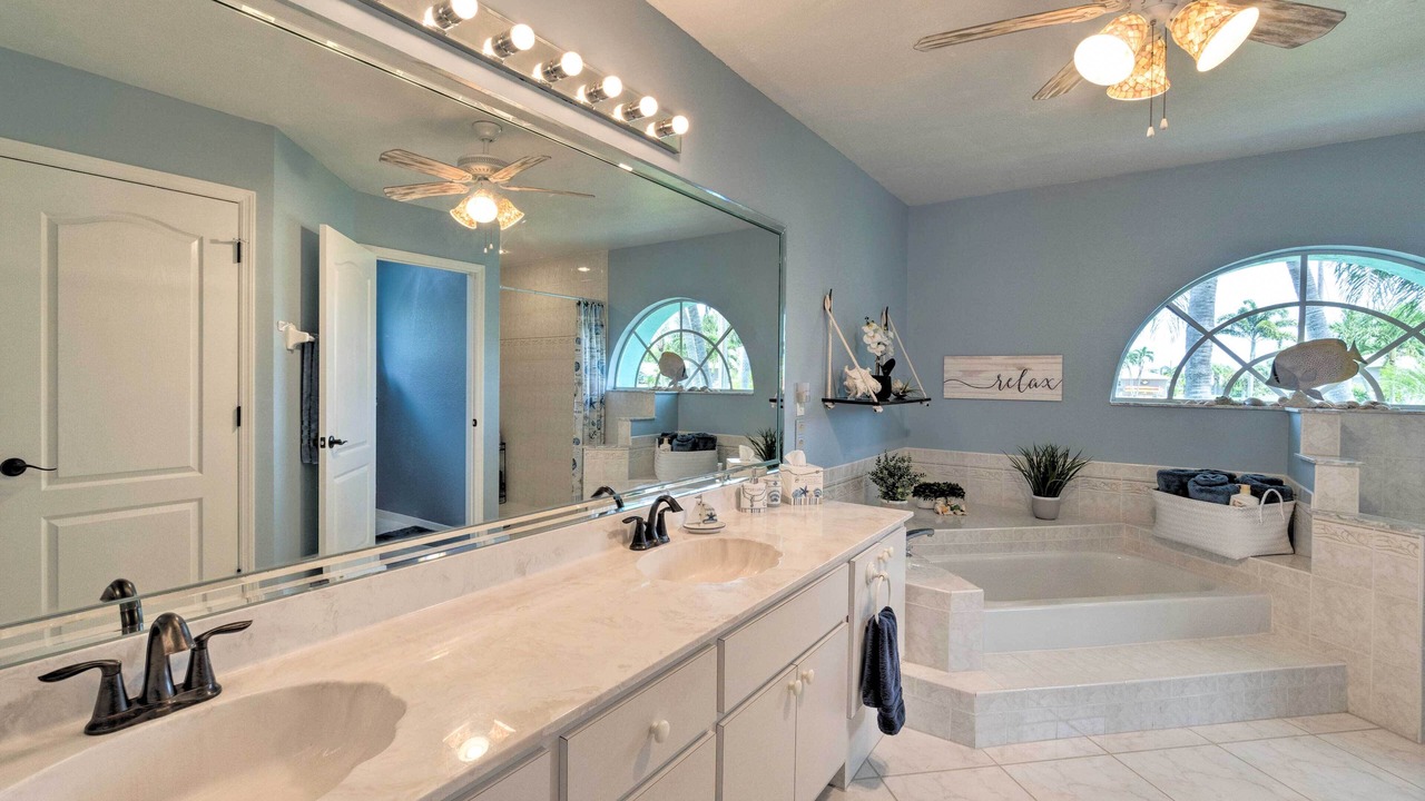 Photo of Bathroom in Caloosahatchee