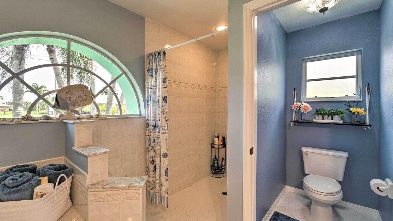 Photo of Bathroom in Caloosahatchee