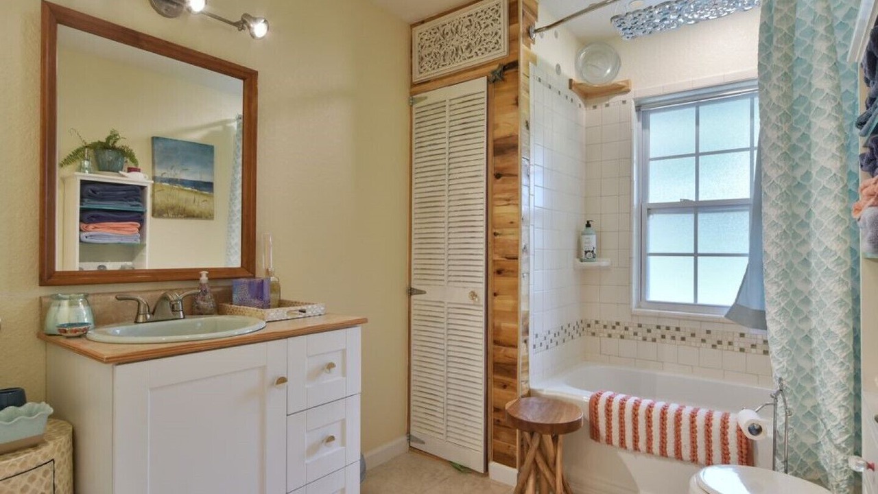 Photo of Bathroom in Fort King District