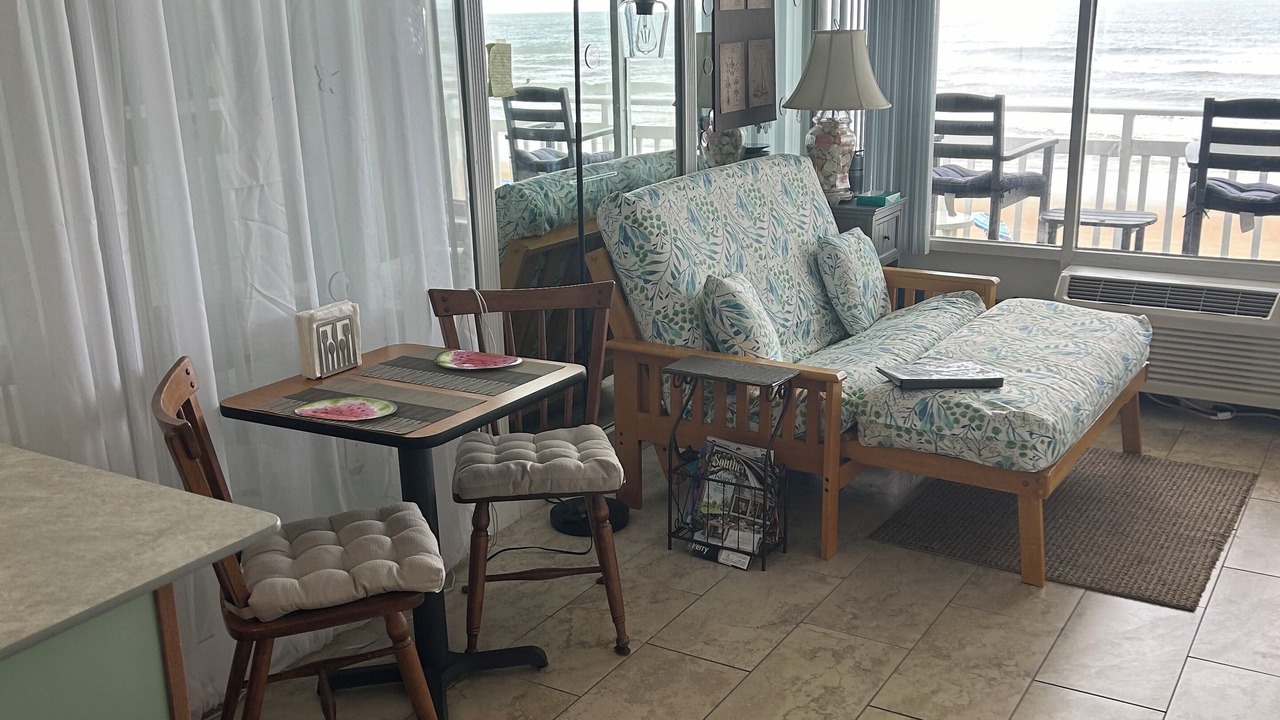 Photo of Livingroom in Bostroms Lower Ormond Beach