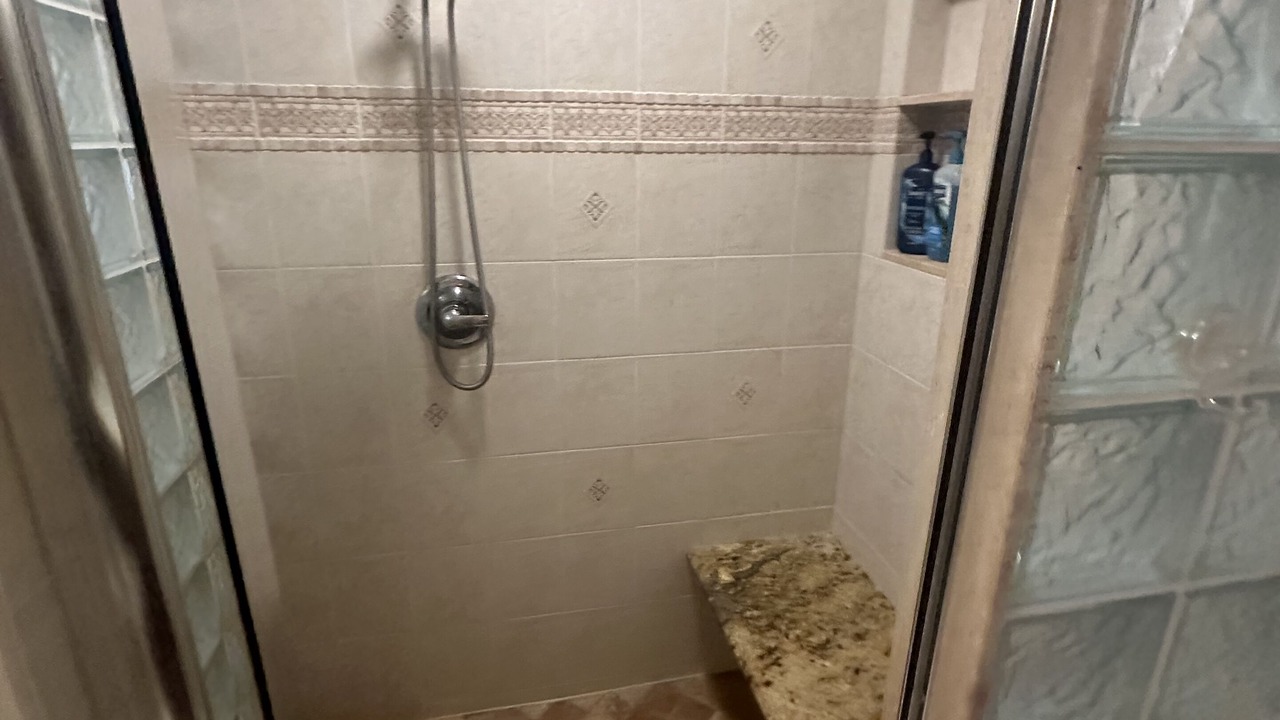 Photo of Bathroom in Tropic