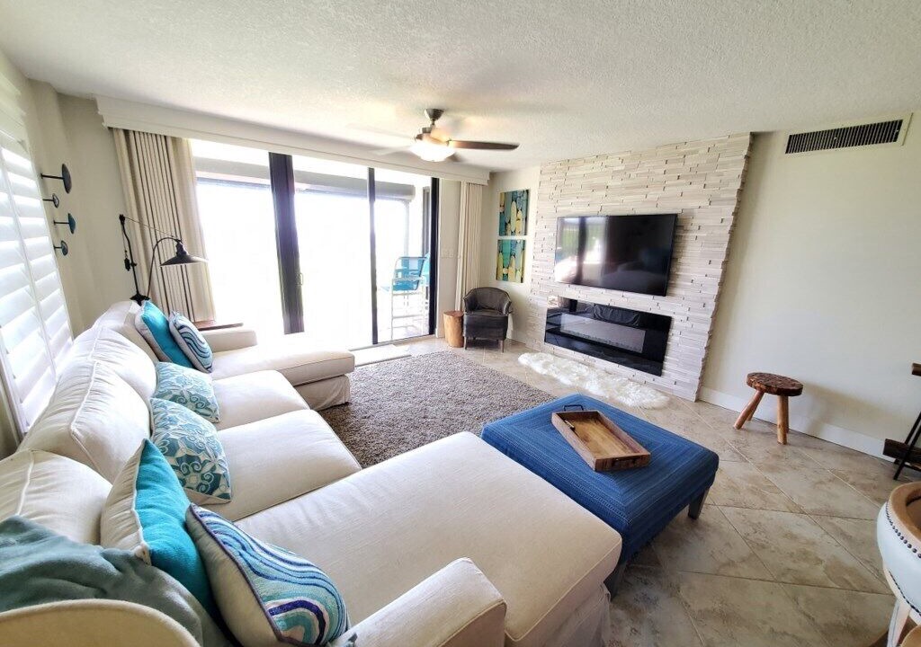 Photo of Livingroom in Crescent Beach