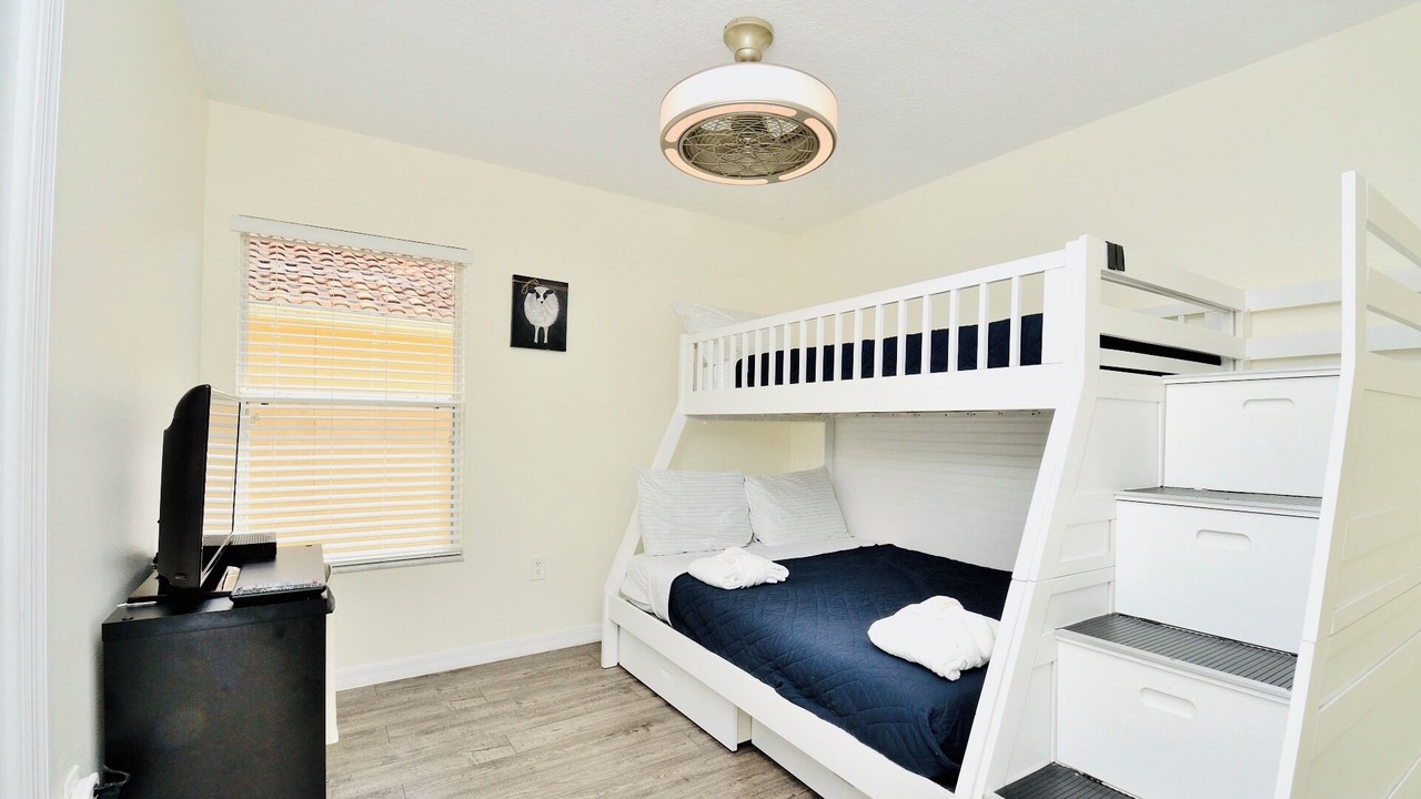 Photo of Bedroom in Crestwynd Bay