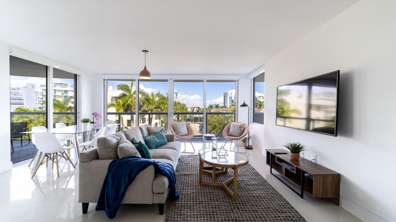 Photo of Livingroom in Bay Harbor Islands