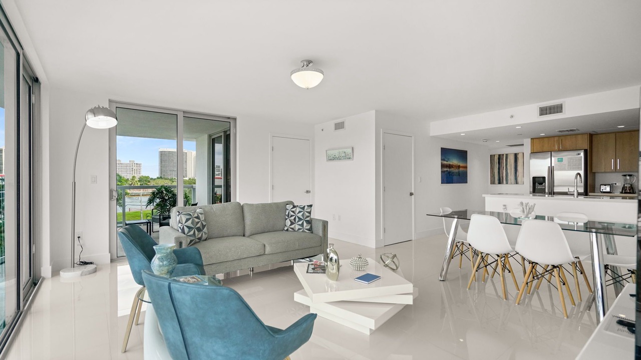 Photo of Livingroom in Bay Harbor Islands