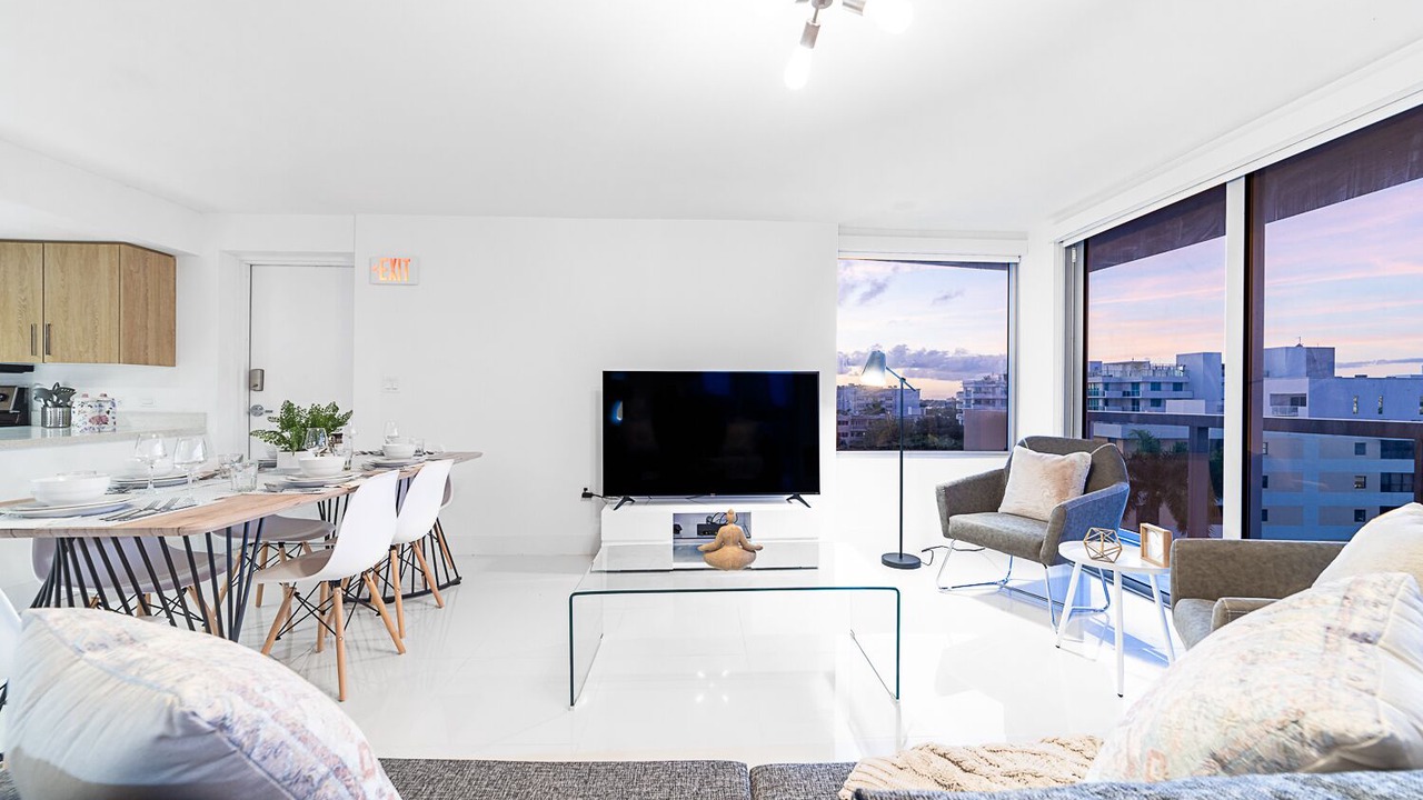 Photo of Livingroom in Bay Harbor Islands