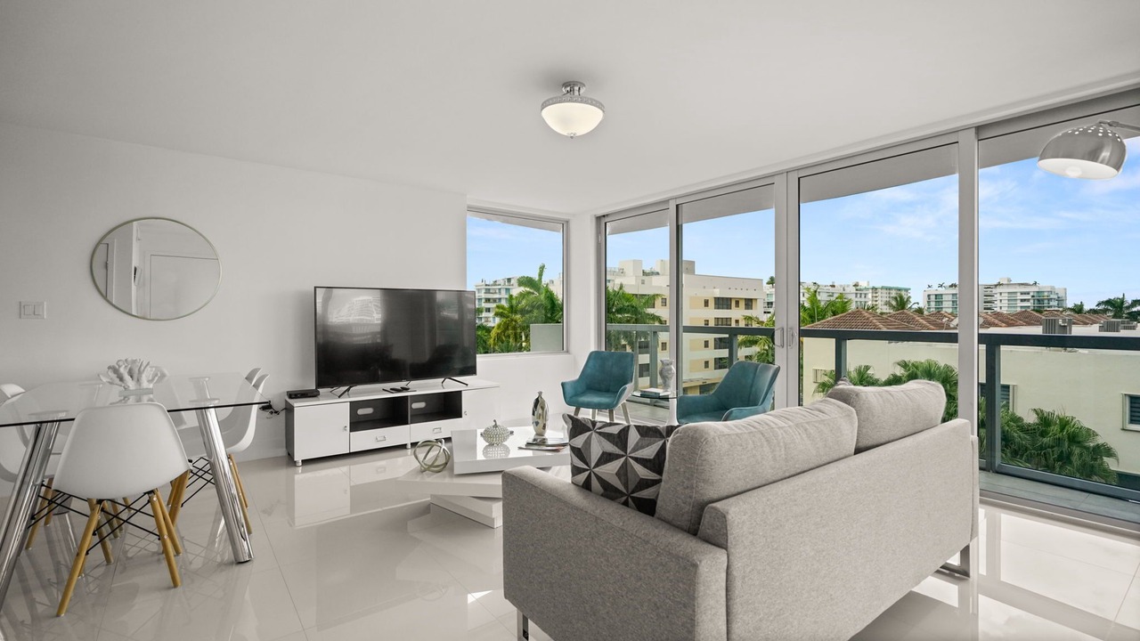 Photo of Livingroom in Bay Harbor Islands